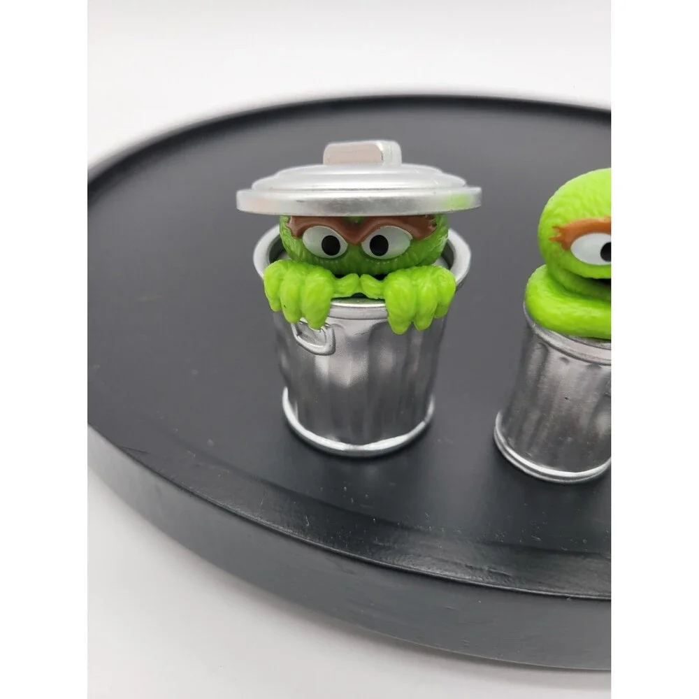 Sesame Street  Oscar the Grouch Figure Lot Of 3 PVC Cake Topper 2.5